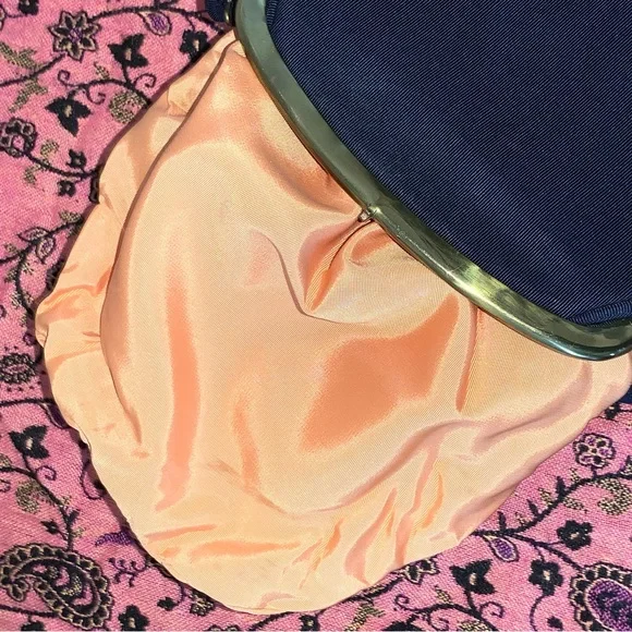 Vintage Elegant Handbag in Midnight Blue - Picture 10 of 15